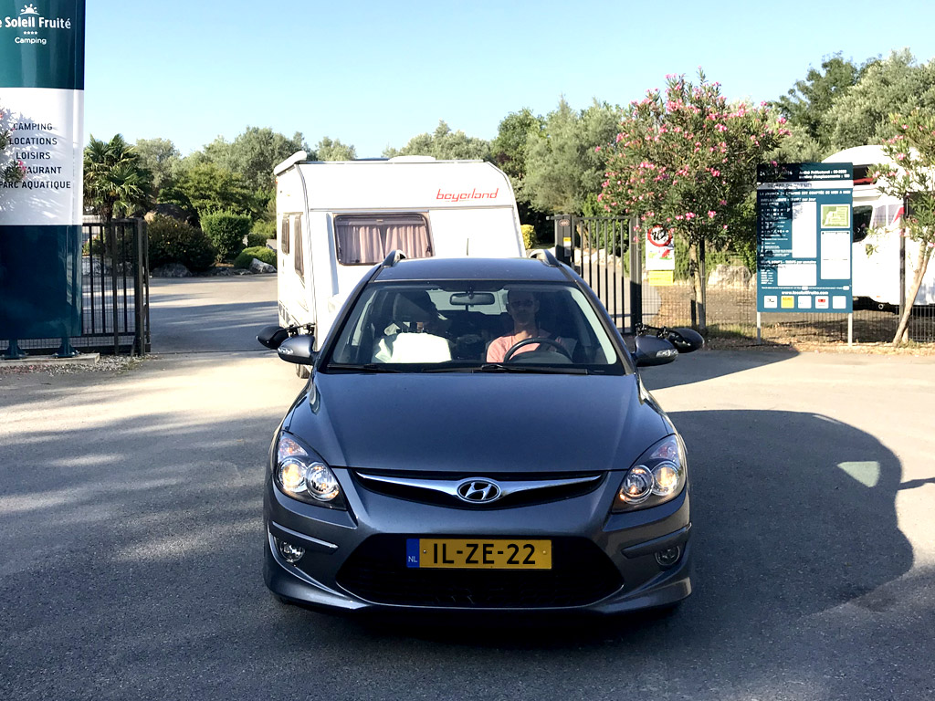 Camping mit einem Wohnwagen