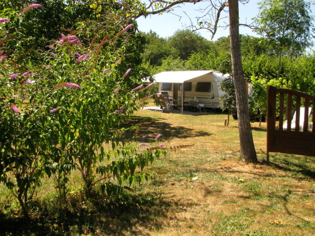 Camping Naturiste Le Champ De Guiral 9