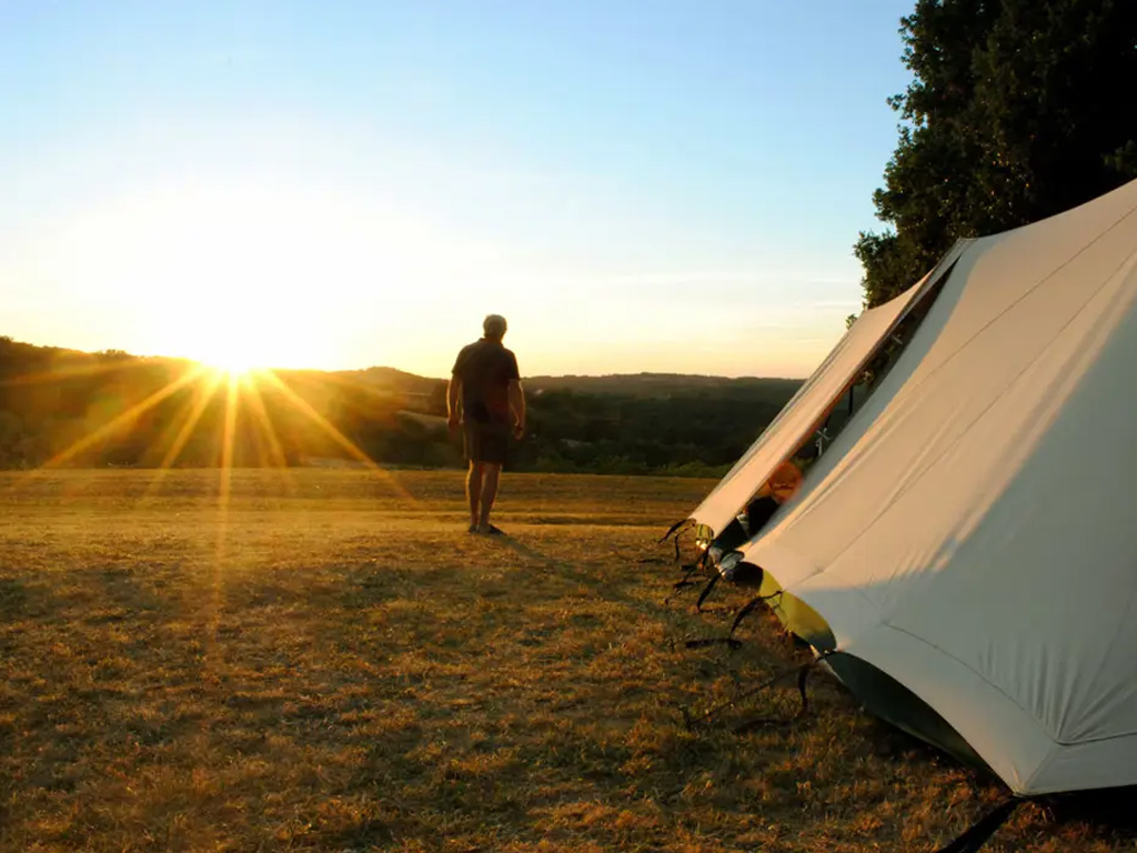 Campingplatz in der Dordogne mit Blick auf das Ceou-Tal
