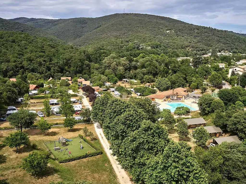 Französischer Campingplatz mit niederländischen Eigentümern und niederländischer Unterhaltung
