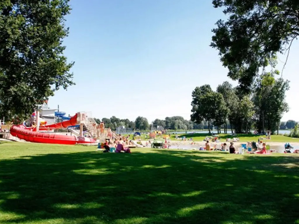 Großer Jugendcampingplatz in Nordbrabant mit subtropischem Schwimmparadies&nbsp;