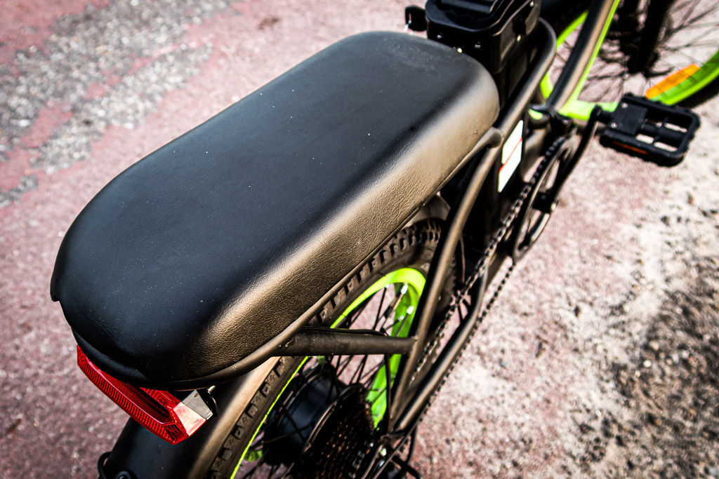 Der Sitz auf der Rückseite des windgoo E20 Klapprads