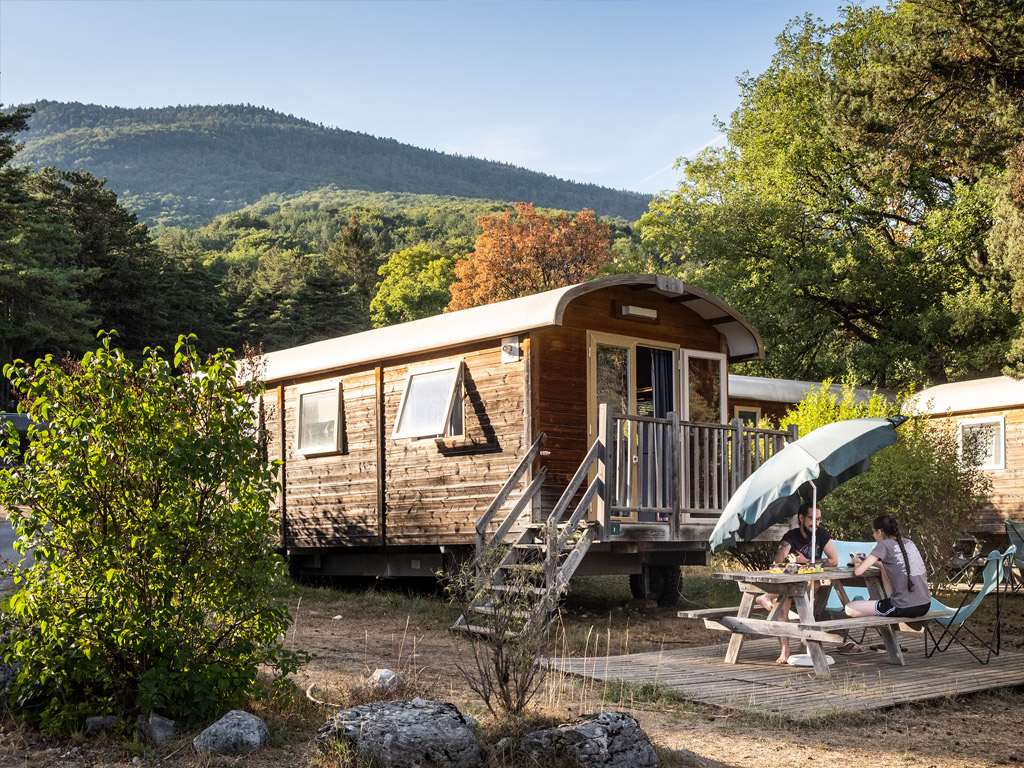 Camping Huttopia Divonne Les Bains 11