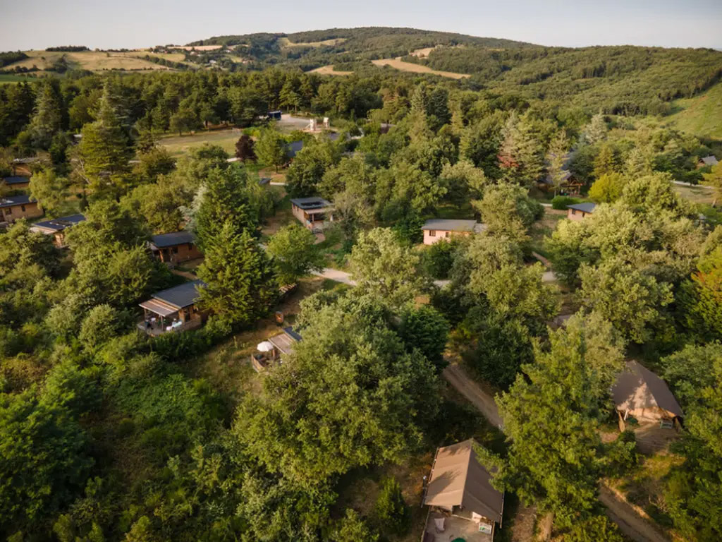 Etwa 45 Minuten unterhalb von Lyon liegt dieser Glamping-Campingplatz