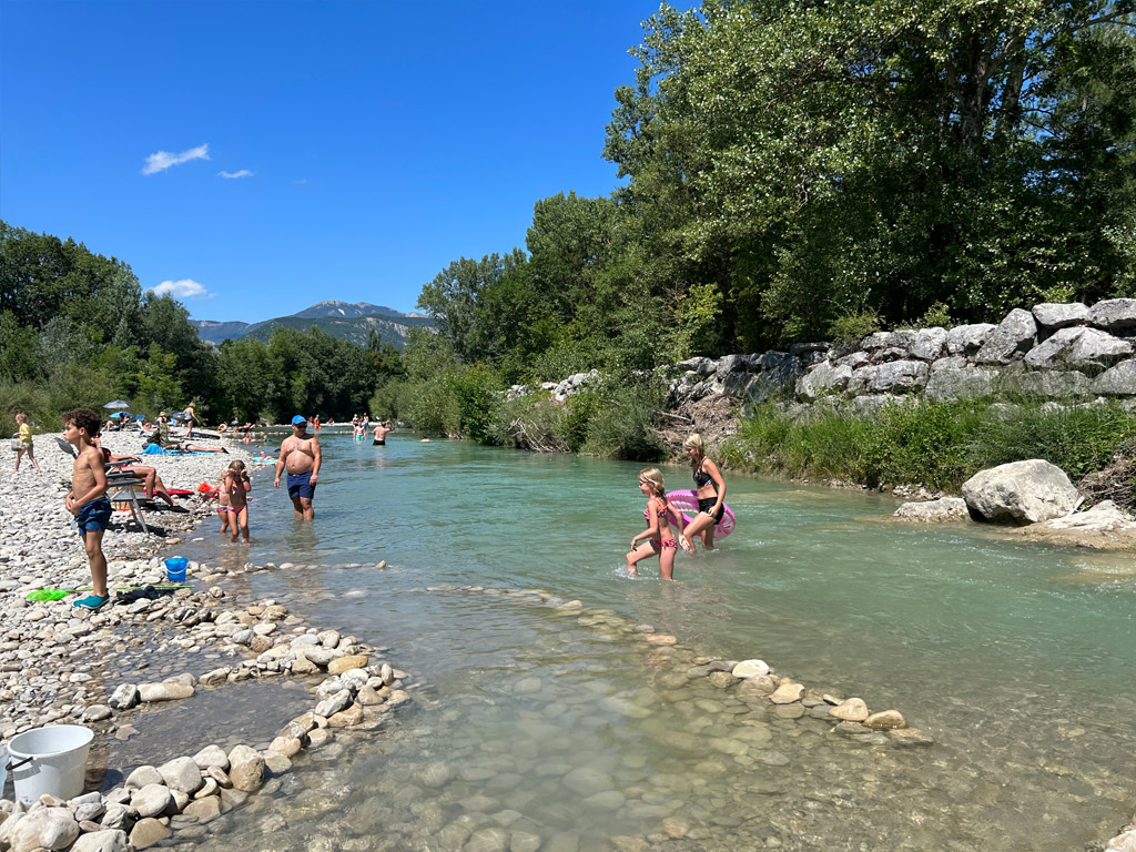 Wir campen gerne an einem Fluss