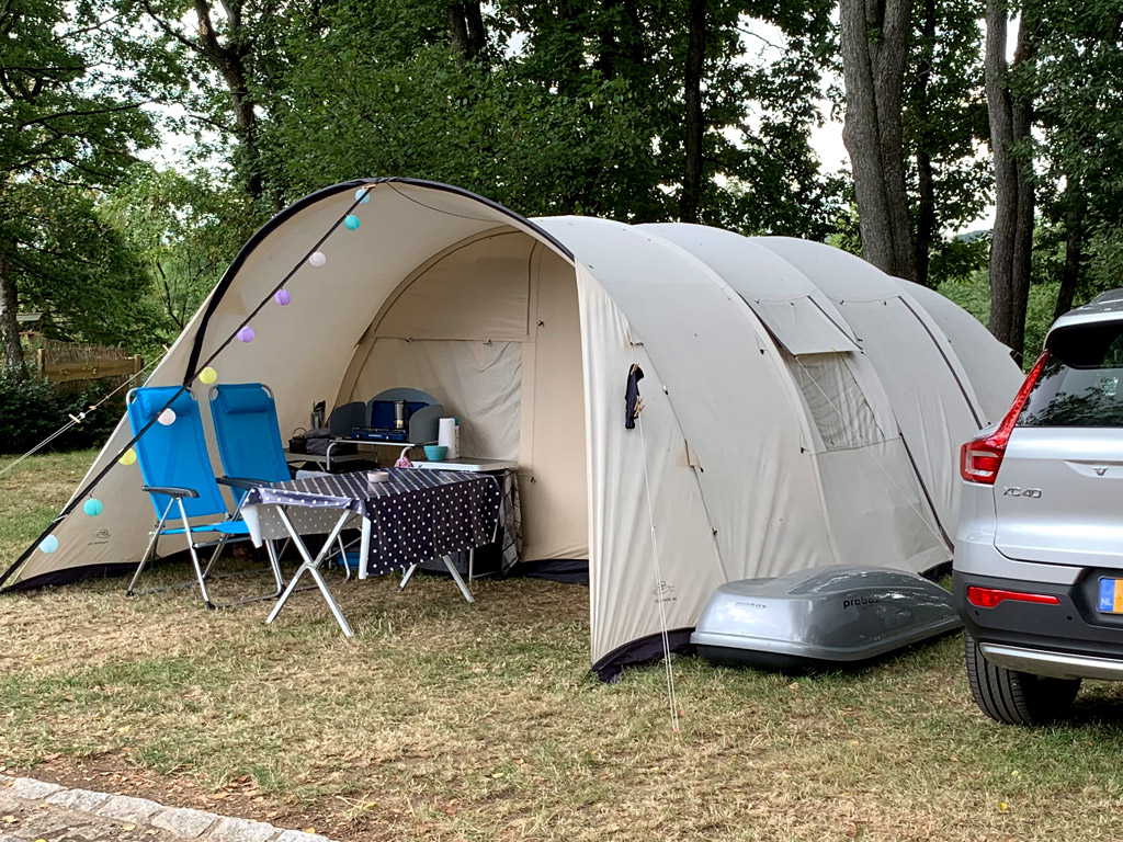 Benutzen Sie eine Dachbox zur Aufbewahrung Ihrer Sachen