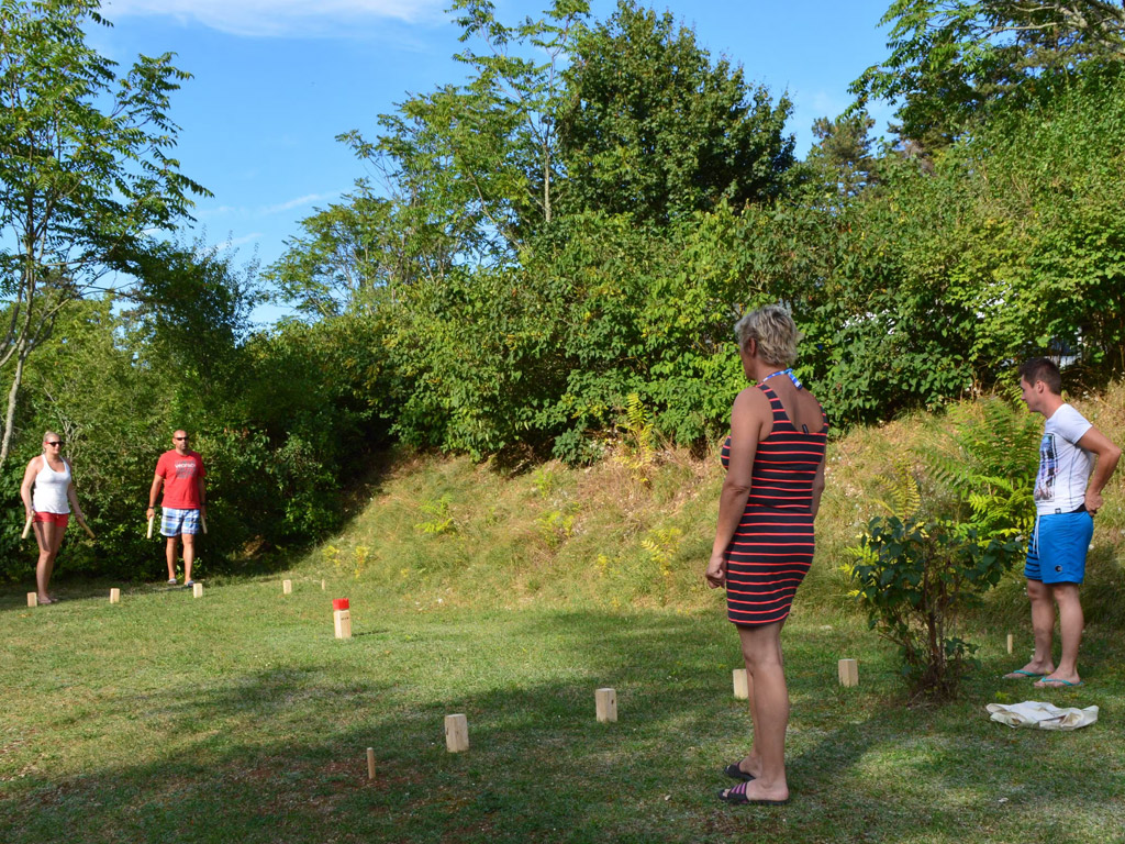 Camping Chateau Lacomte Country Club 10