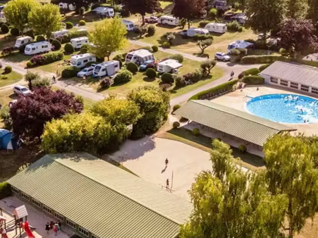 Nimm den Zug in der Nähe des Campingplatzes nach Disneyland&nbsp;