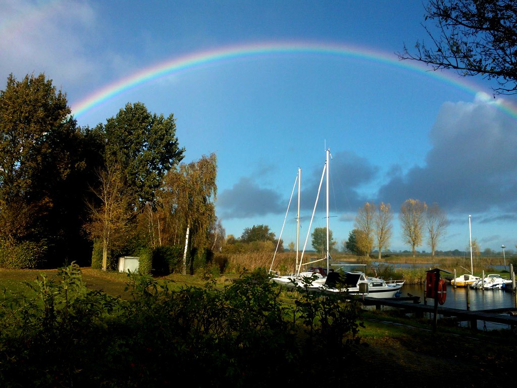 Campingplatz und Yachthafen an den Seen