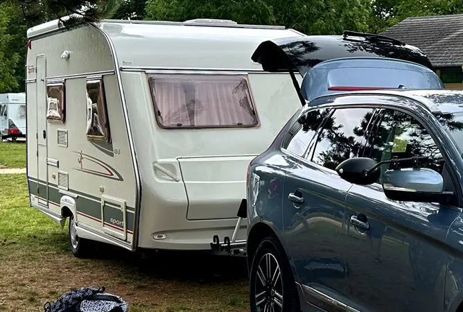 Sie stellen ein Vorzelt auf? Mit diesen 5 Tipps bleibt es gemütlich