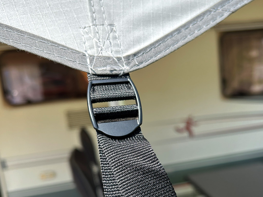 Aufspannen des Campooz Trekking-Wohnwagenvorzelts