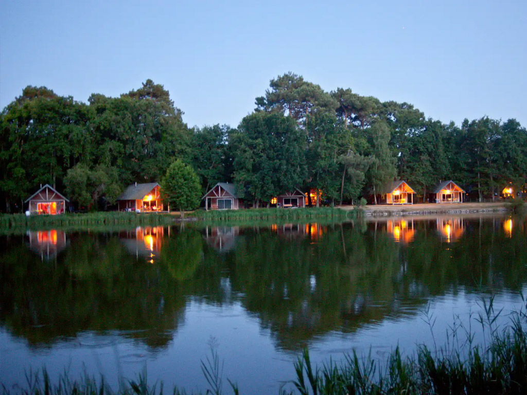 Camping Huttopia Lac De Rille 5