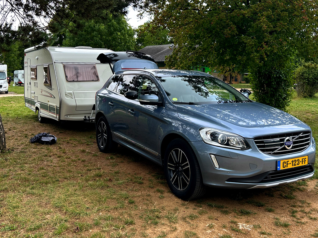 Das gemeinsame Aufstellen einer Markise ist eine mentale Zerreißprobe