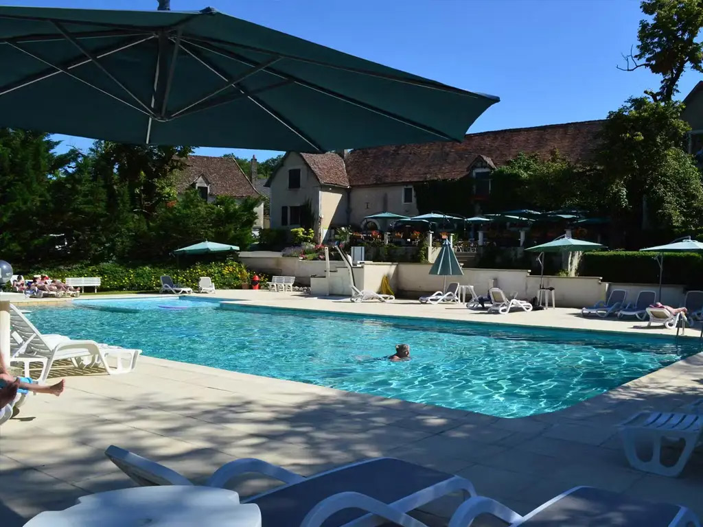 Camping im Park eines ehemaligen Schlosses in der Dordogne