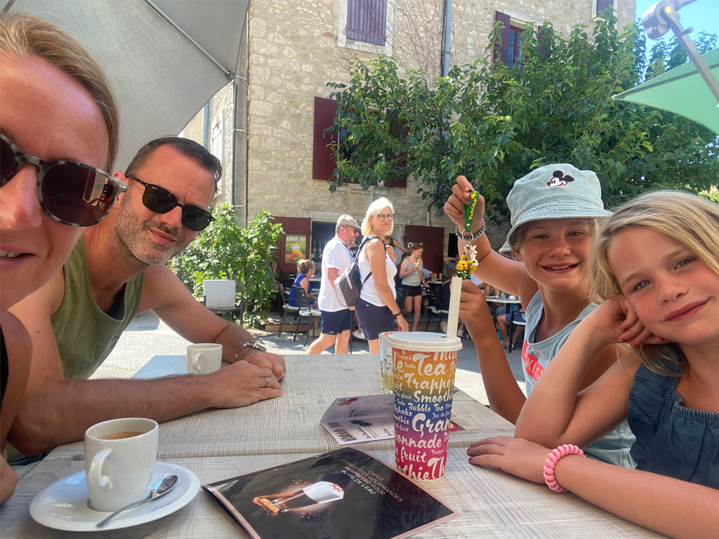Kaffee trinken auf dem Campingplatz