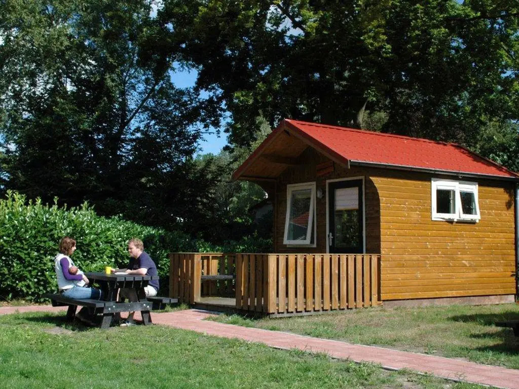 Campingplatz mit der Möglichkeit, den Schwimmschein zu machen.