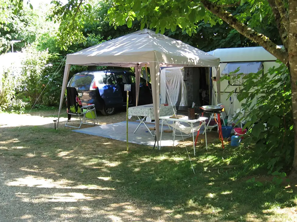 Camping A La Ferme Les Pierres Chaudes 13