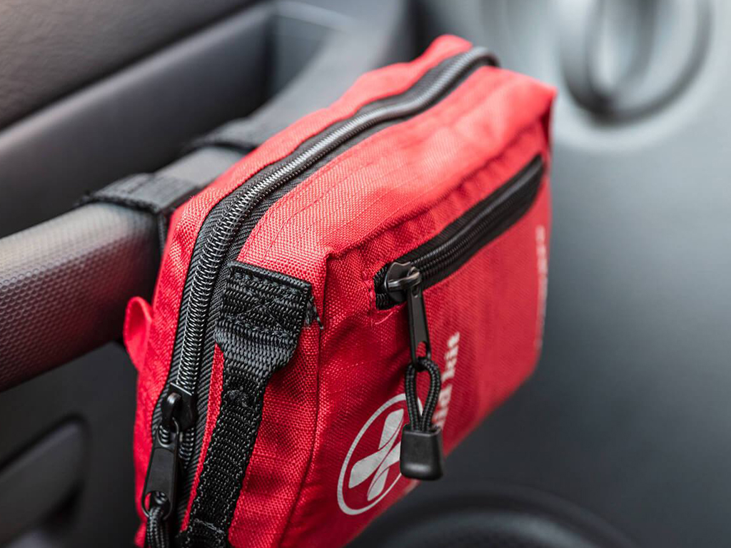 Ein Erste-Hilfe-Kasten für das Auto