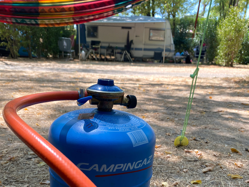 Verbinden Sie die Gasflasche mit Ihrem Skottle