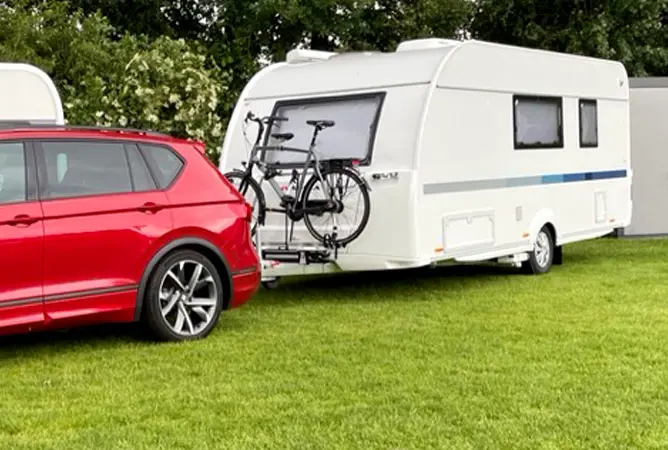 Fahren Sie mit dem Wohnwagen in den Urlaub? Prüfen Sie Ihre Versicherung