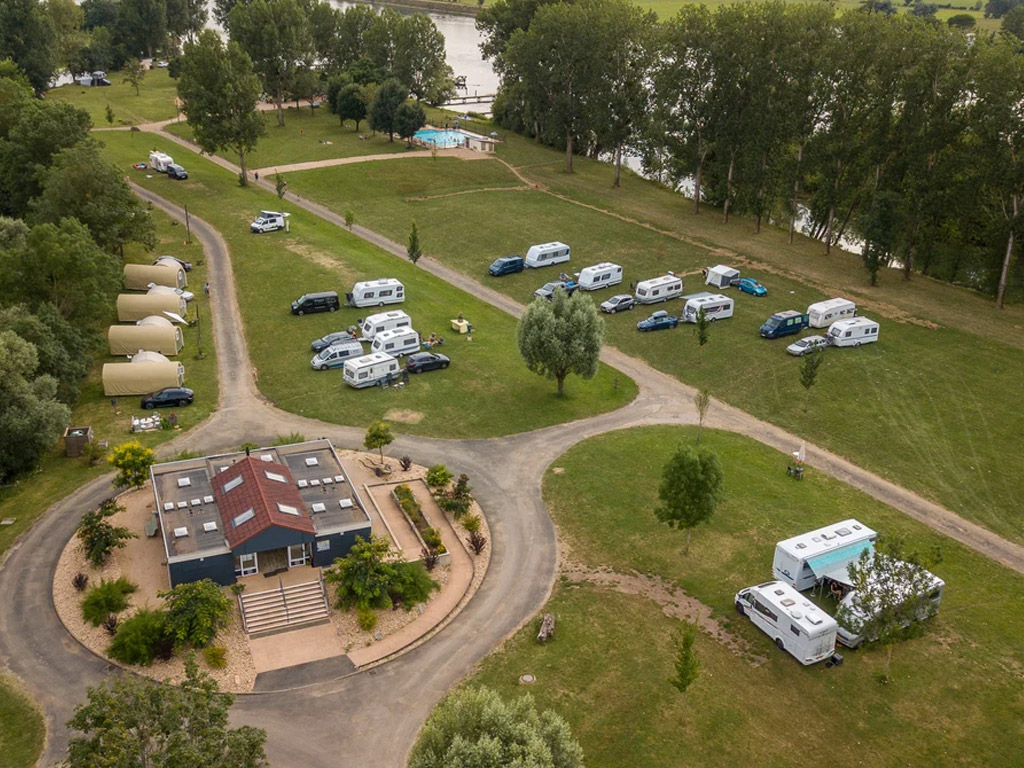 Camping Aux Rives Du Soleil 8