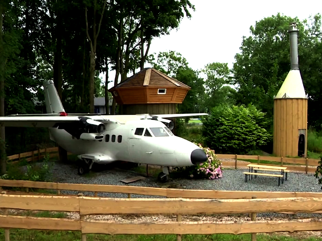 Camping in einem Flugzeug - Camping Land uit Zee