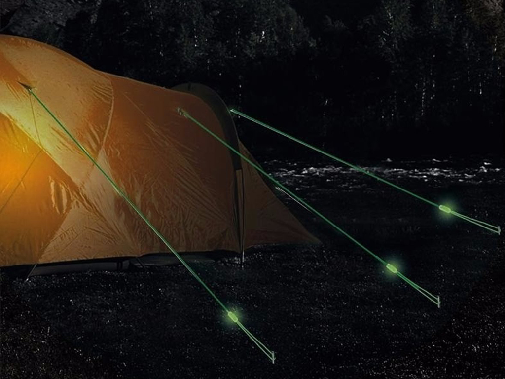 Die Seile der Jungs fließen im Dunkeln