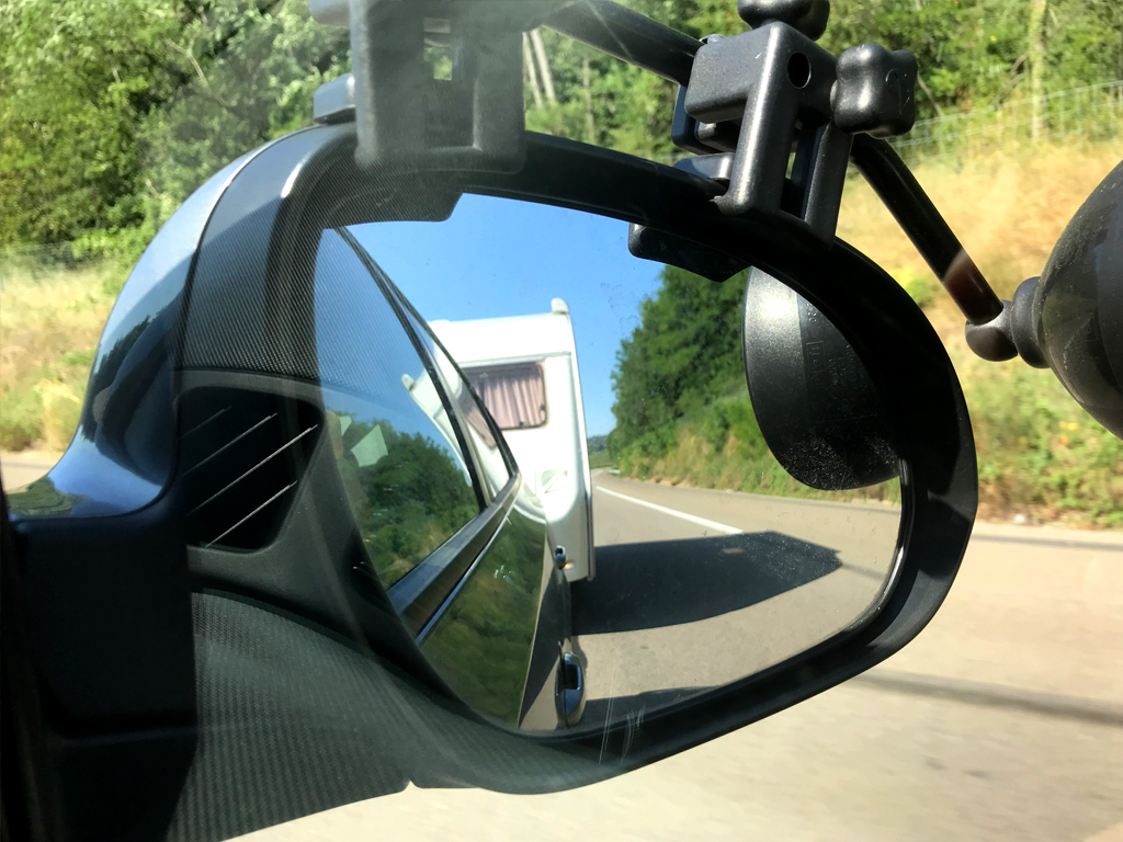 Mit dem Wohnwagen in den Campingurlaub fahren