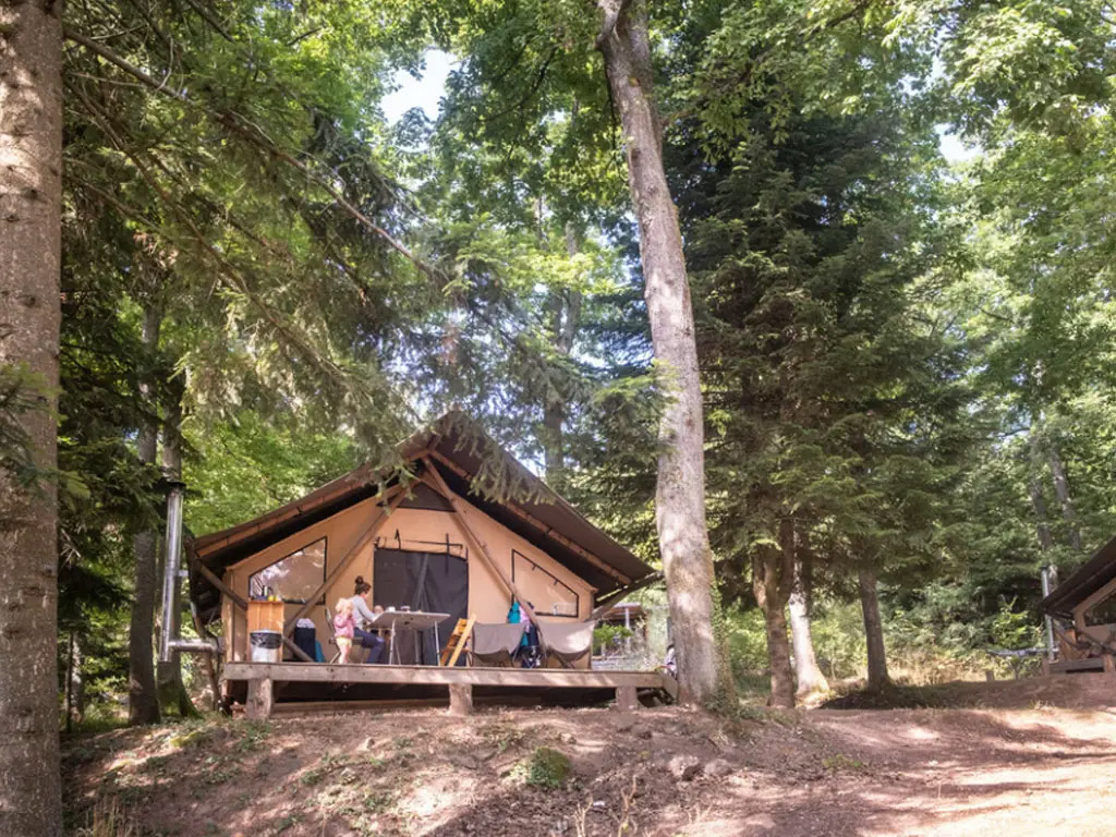 Ein entspannender Ort für einen echten Campingurlaub in der Natur