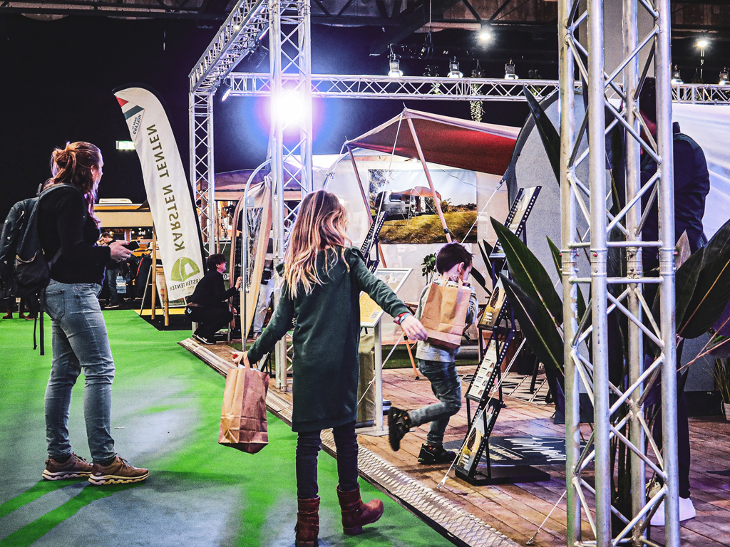 Probieren Sie neue Zelte am Karsten-Zeltstand aus