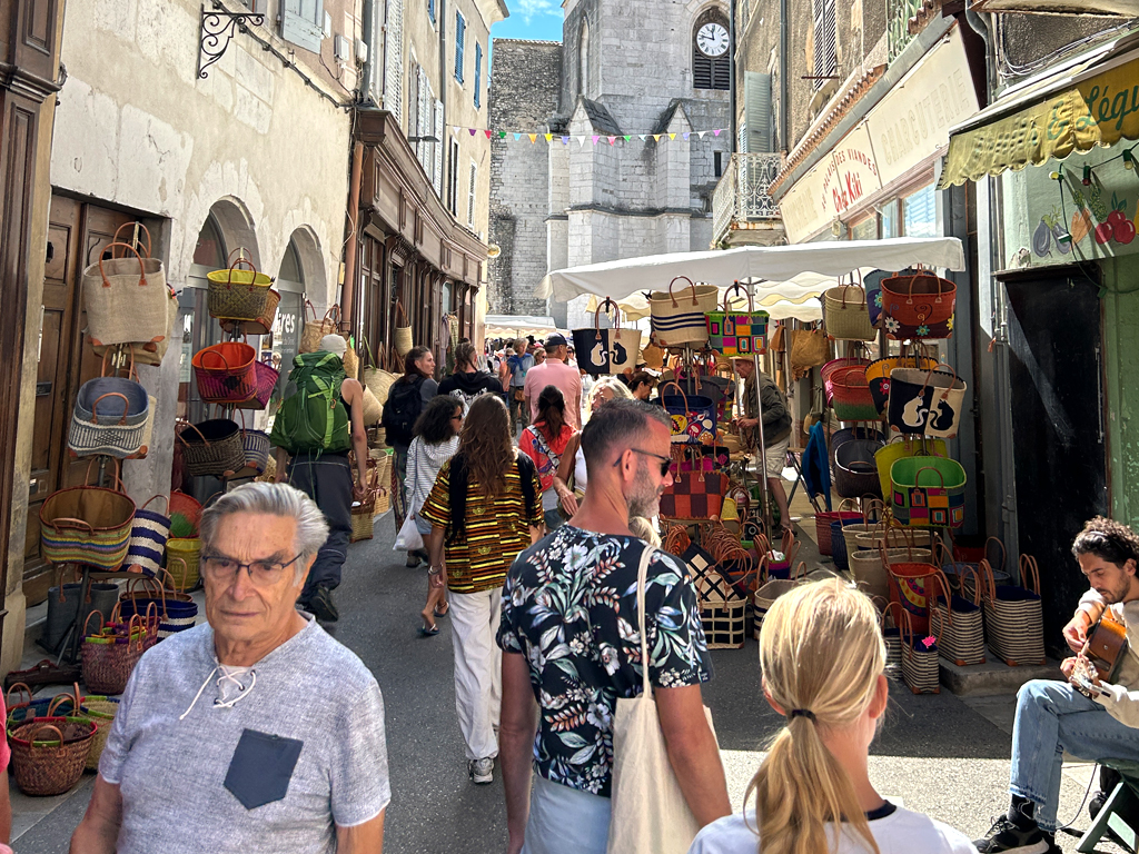 Der Besuch französischer Märkte während Ihres Campingurlaubs
