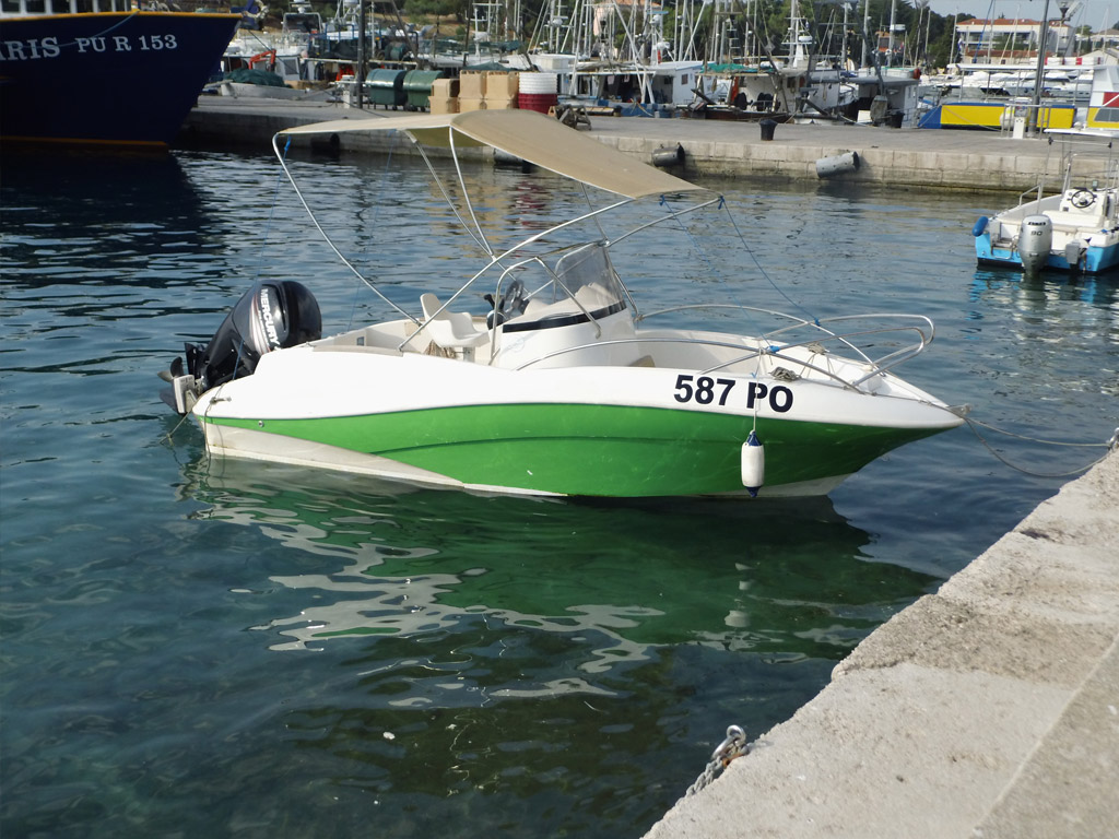 Mieten Sie ein Boot während Ihres Campingurlaubs in Kroatien