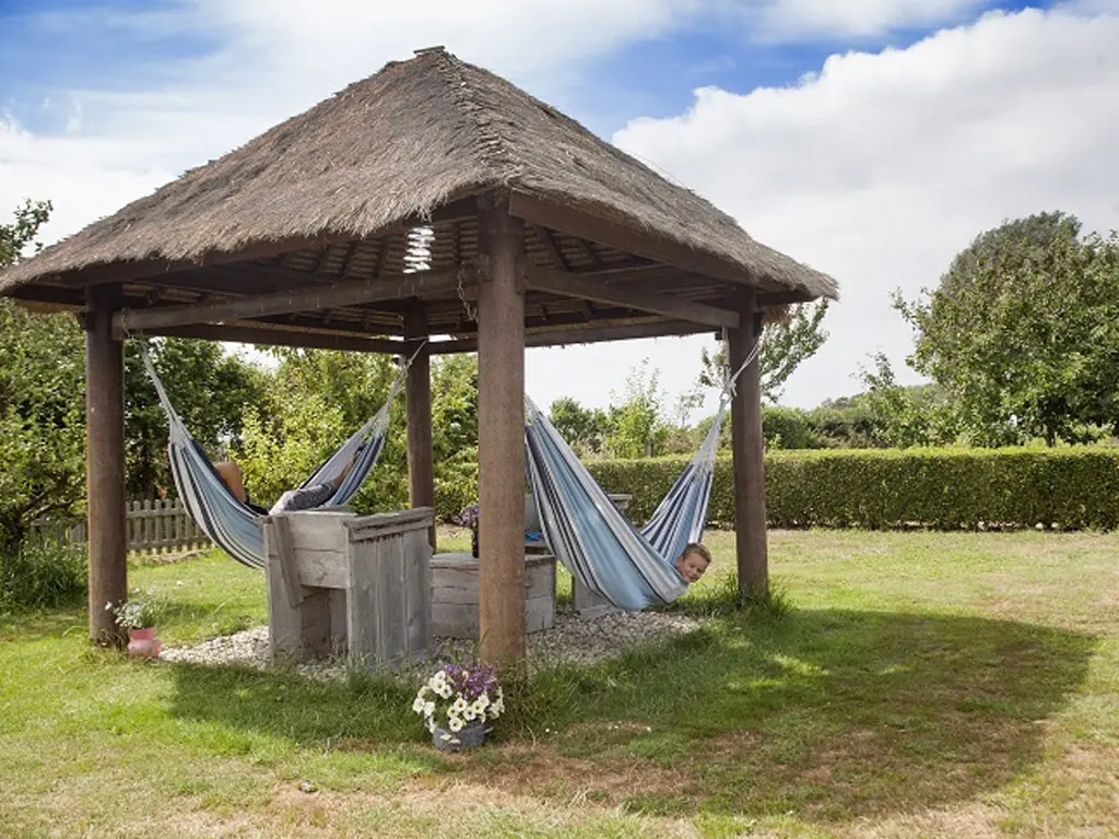 Von zwei gastfreundlichen Schwestern geführter Mini-Campingplatz mit Klostergarten.