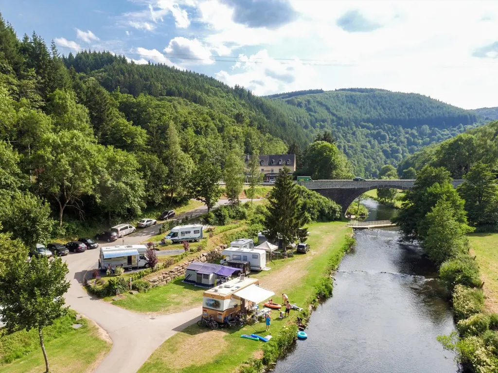 Campingplatz mit Indoor-Spielplatz