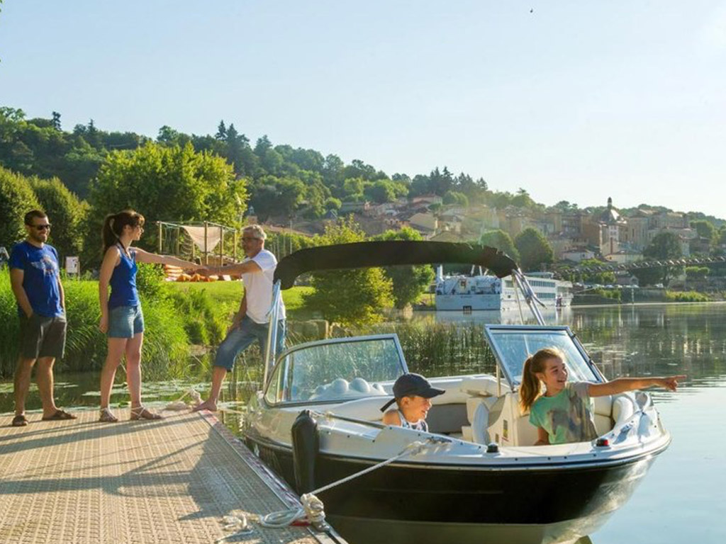 Am Fluss dieses Campingplatzes gibt es super gute Angelplätze&nbsp;