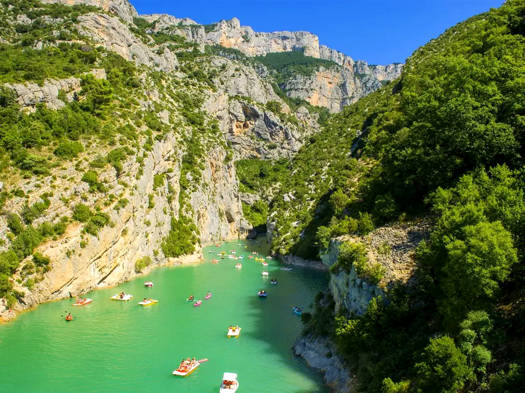 Für Teenager gibt es einen eigenen Clubbereich und ein lebendiges Unterhaltungsprogramm.