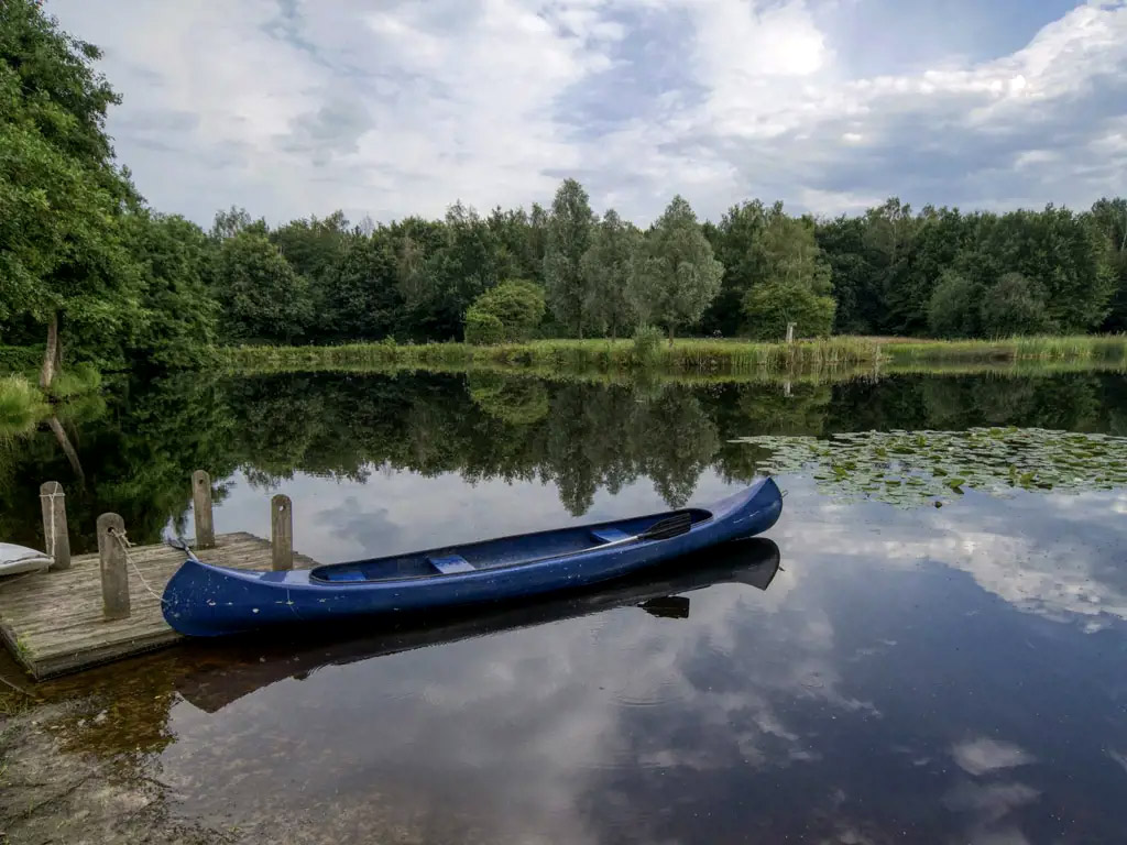 Naturistencampingplatz mit Naturteich zum Schwimmen, Angeln oder Kanufahren