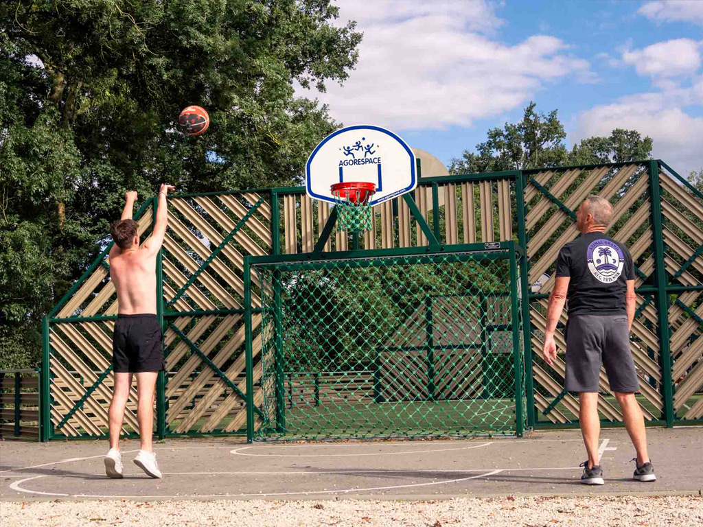 Castel Camping Chateau De L Eperviere 13