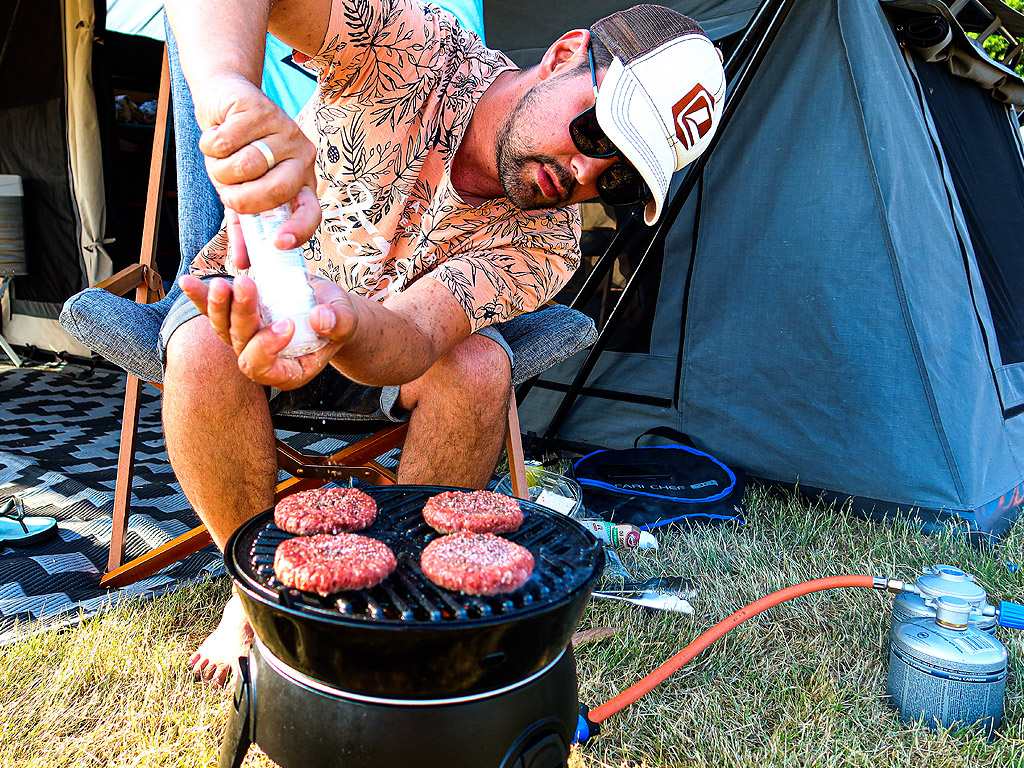 Leckere Grillabende mit dem Cadac Safari Chef 30