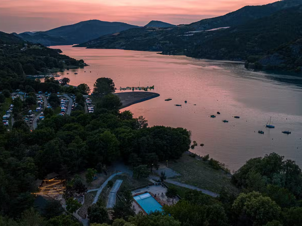 Camping Huttopia Lac De Serre Poncon 8