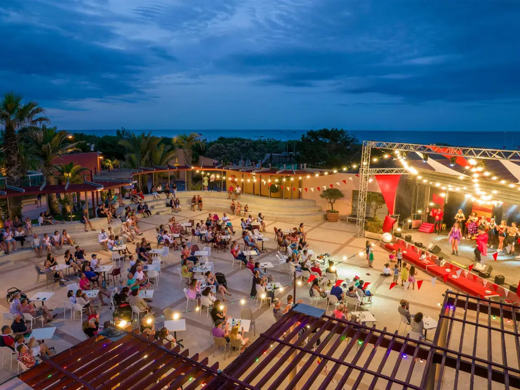 Der schönste Campingplatz in Südfrankreich mit eigener Strandbar am Meer