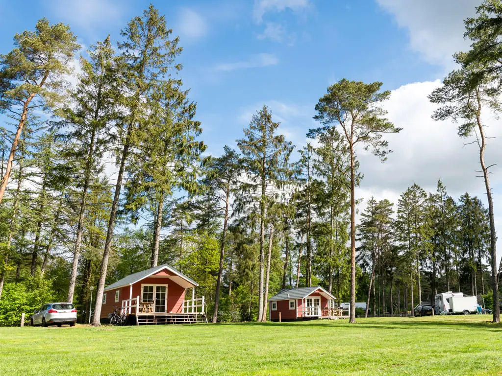Campingplatz mit einer Vielzahl von Wintereinrichtungen