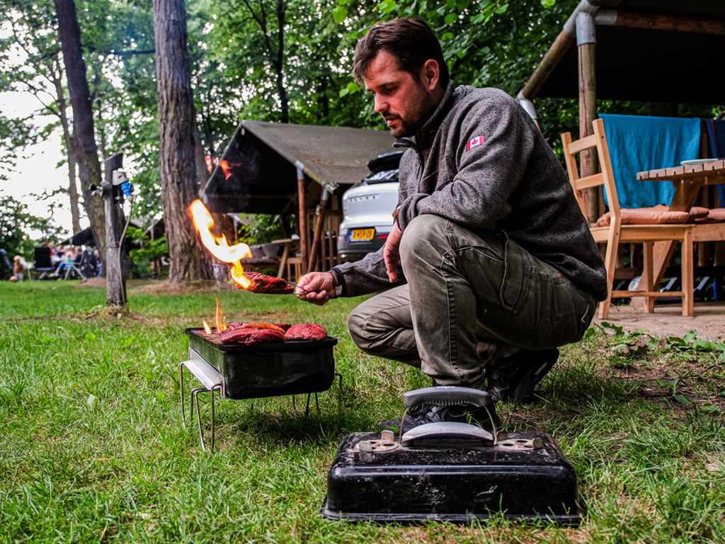 Der Grillkönig auf dem Campingplatz