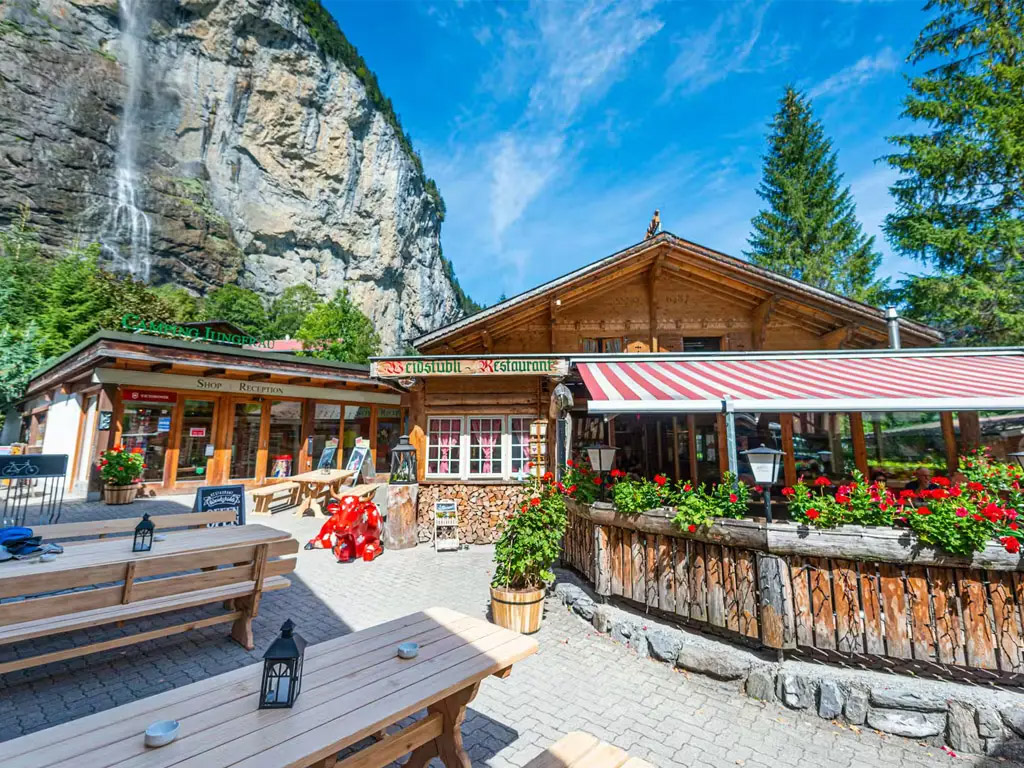 Einer der beliebtesten Campingplätze in Lauterbrunnen in der Schweiz