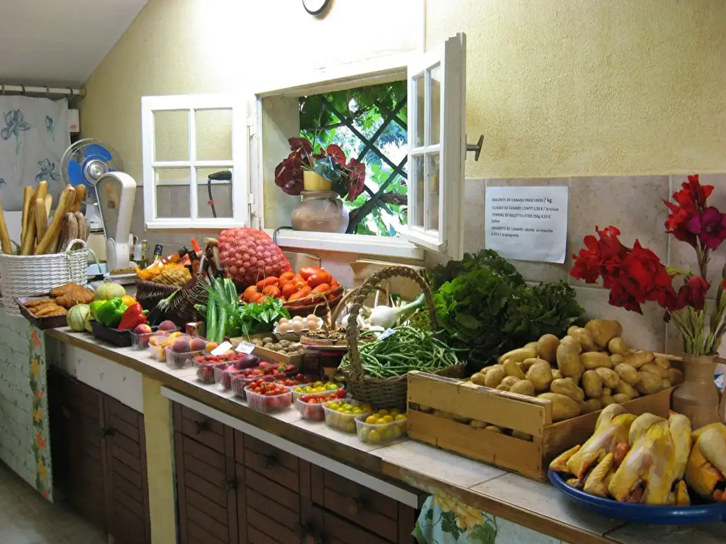 Camping A La Ferme Les Pierres Chaudes 12