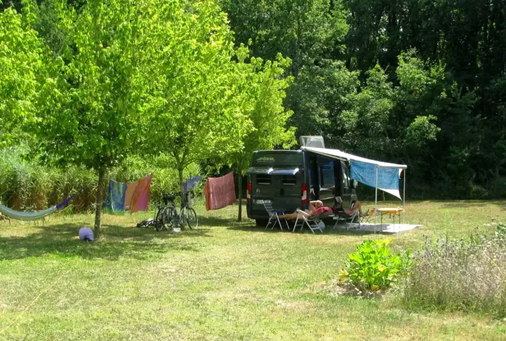 15 Schöne FKK-Campingplätze in Frankreich