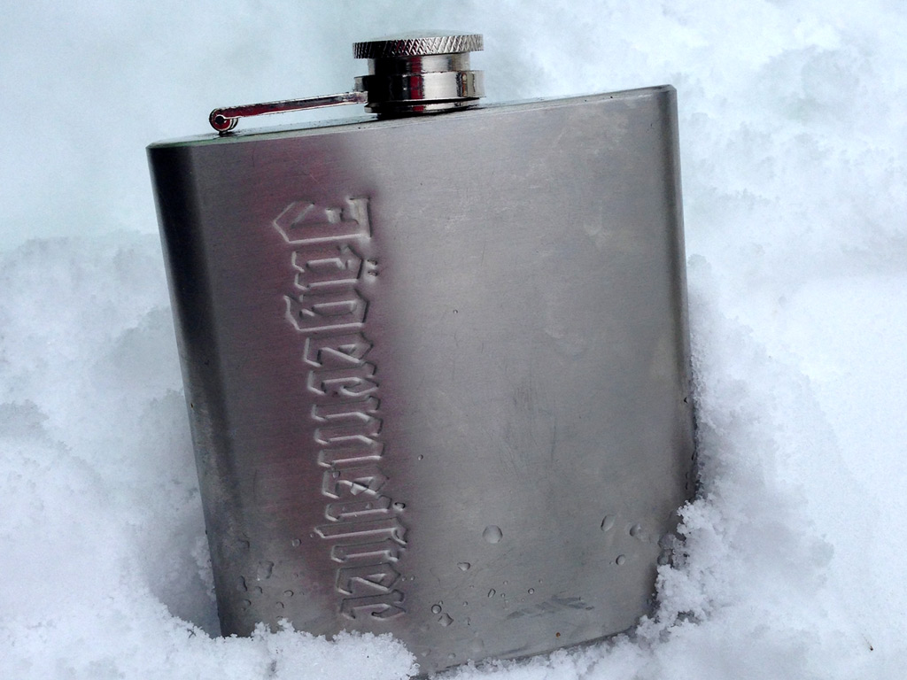 Alkoholkonsum auf dem Campingplatz im Winter