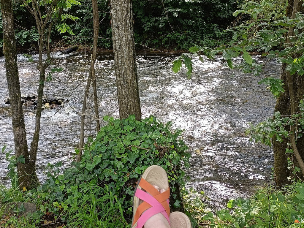 Camping an einem Fluss