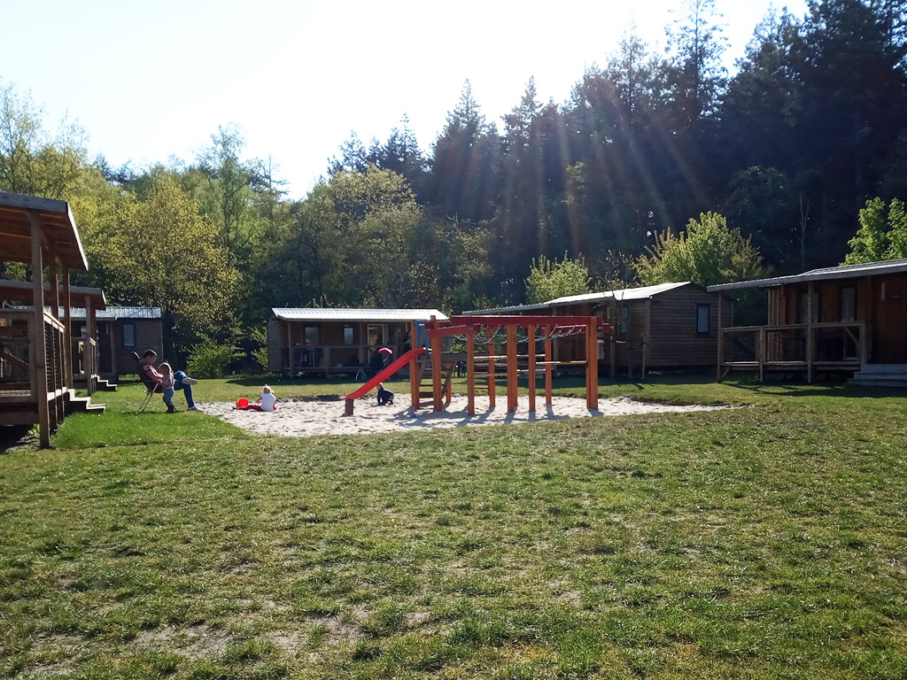 Suche nach einem Campingplatz für eine große Familie