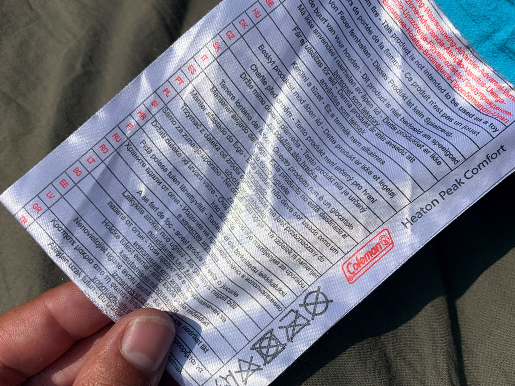 Lesen Sie auf dem Etikett nach, wie Sie Ihren Schlafsack waschen können.